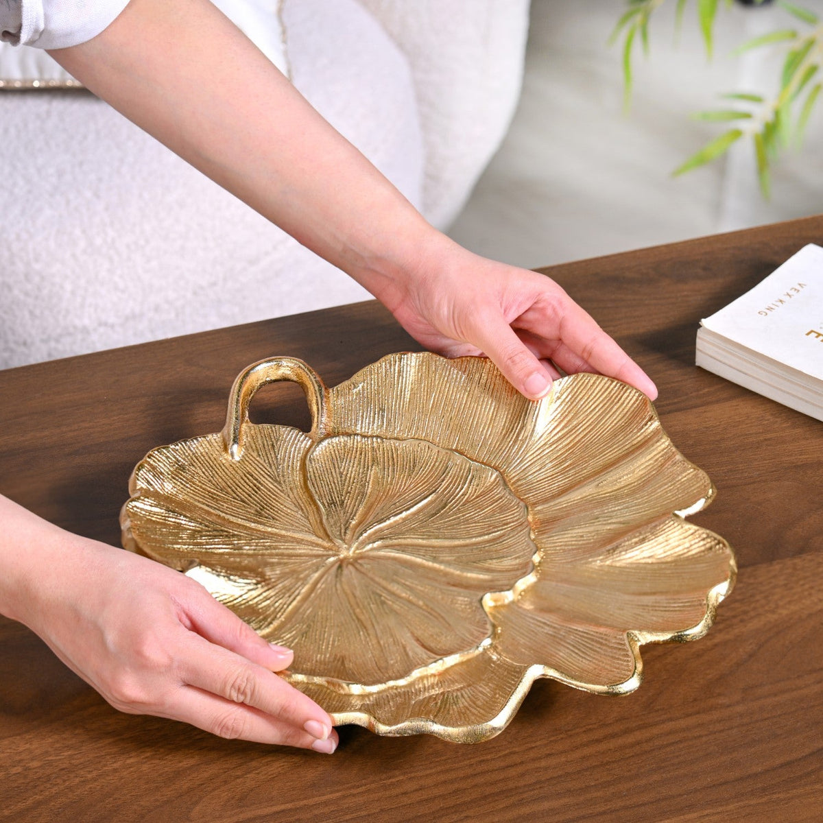 Lotus Leaf Metal Tray In Gold Nestasia