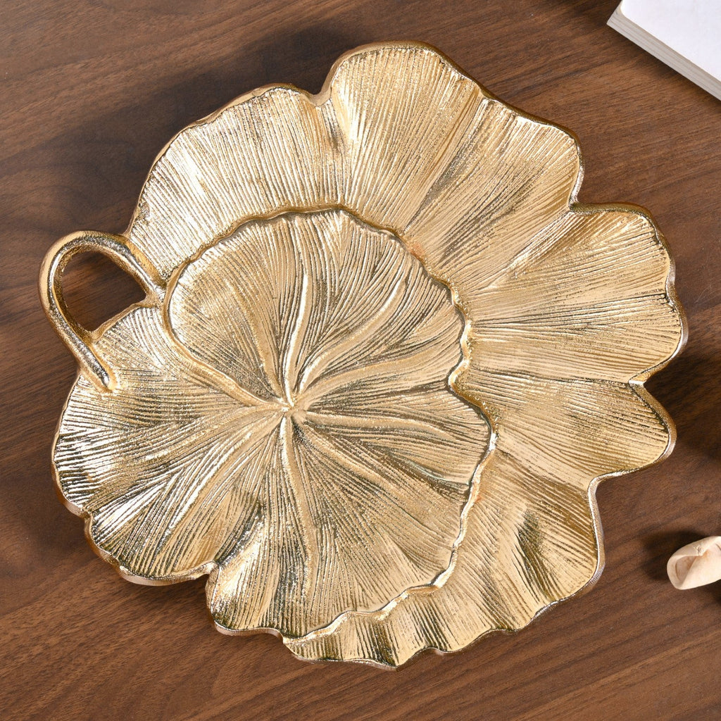 Lotus Leaf Metal Tray In Gold Nestasia