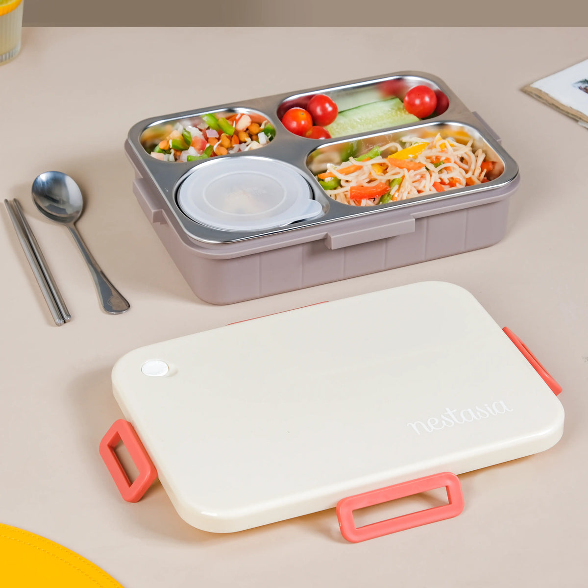 Insulated Bento Lunch Box With 4 Sections 900ml Nestasia