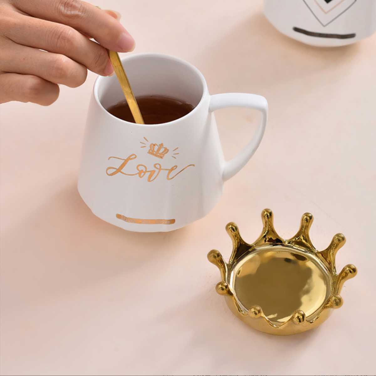 Royal Crown Love Coffee Cup With Lid 300 ml Nestasia