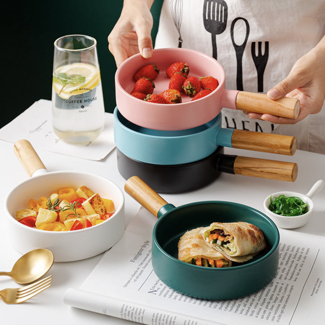 Snow White Baking Pan With Handle Nestasia