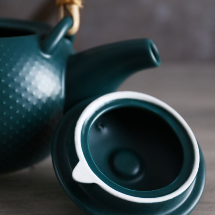 MAGNIFIQUE Textured Tea Pot Nestasia