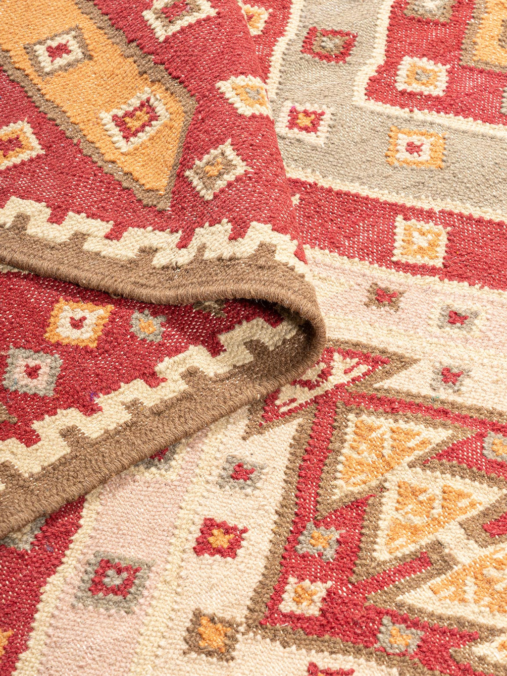 Granada Crest Jute Kilim Rug Contrast Living