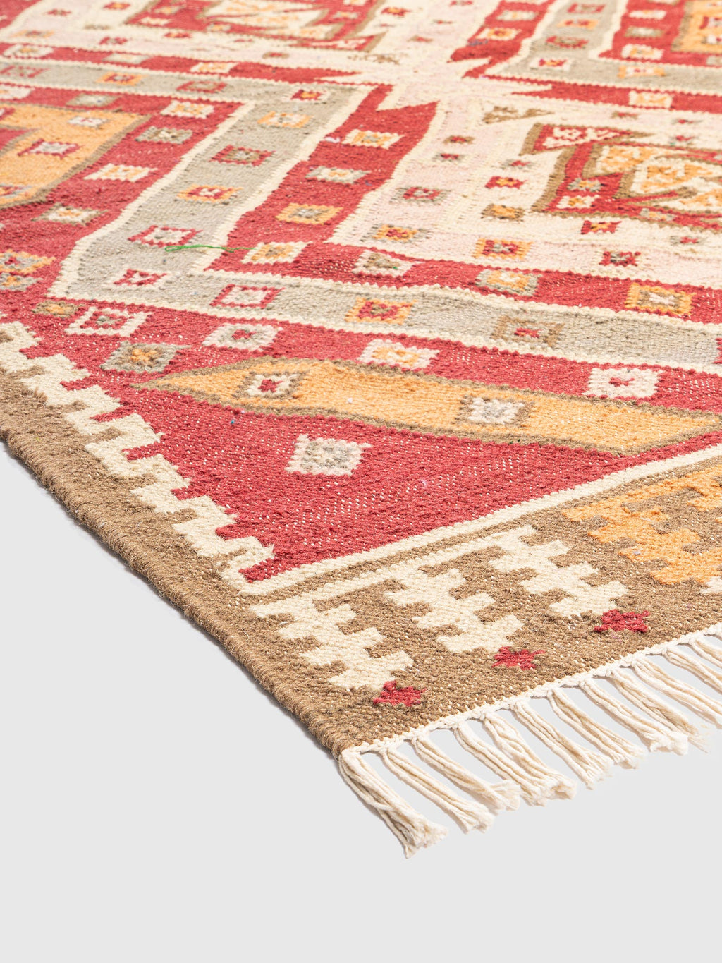 Granada Crest Jute Kilim Rug Contrast Living