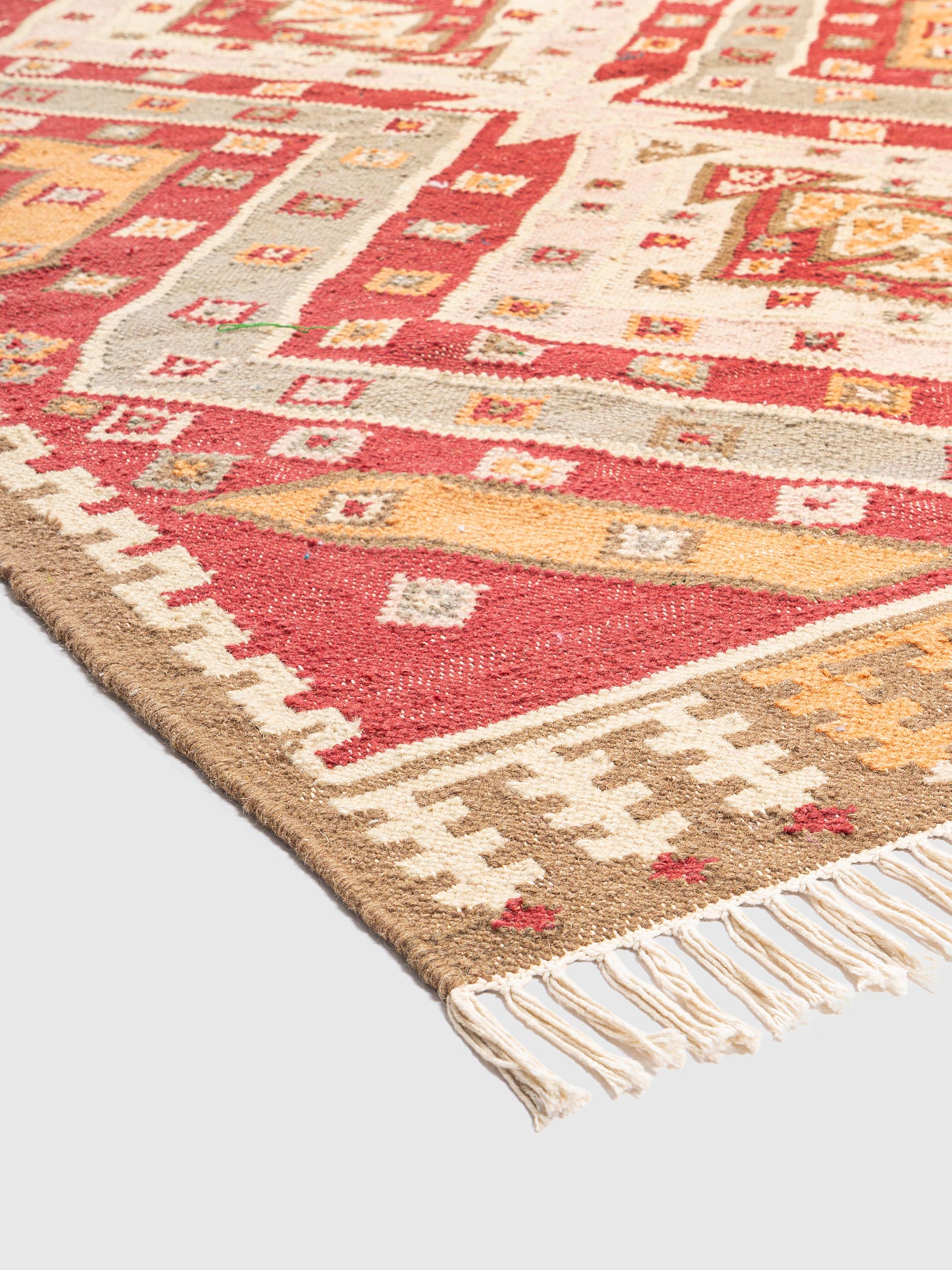 Granada Crest Jute Kilim Rug Contrast Living
