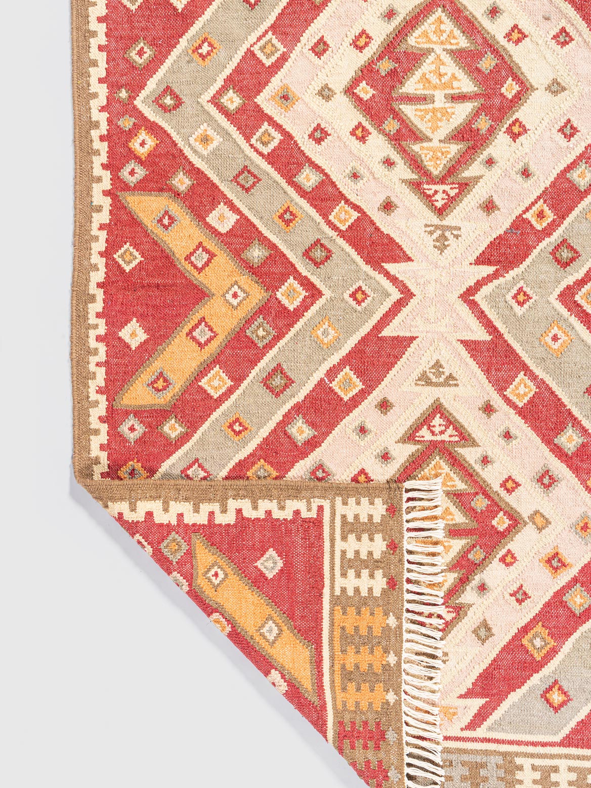 Granada Crest Jute Kilim Rug Contrast Living