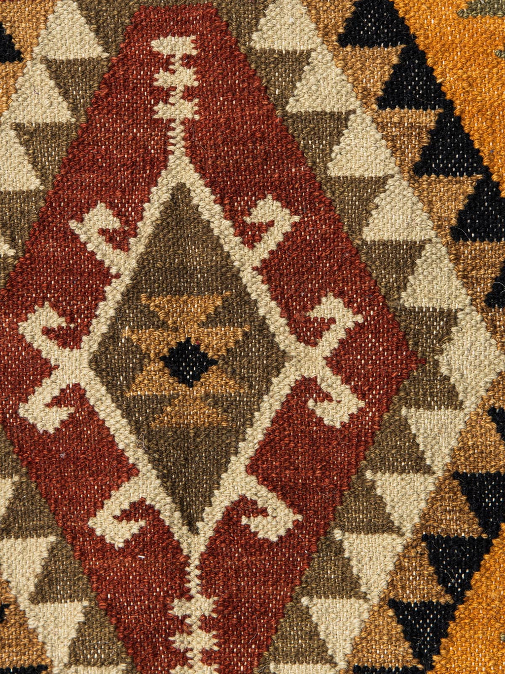 Avenolas Wool Kilim Contrast Living