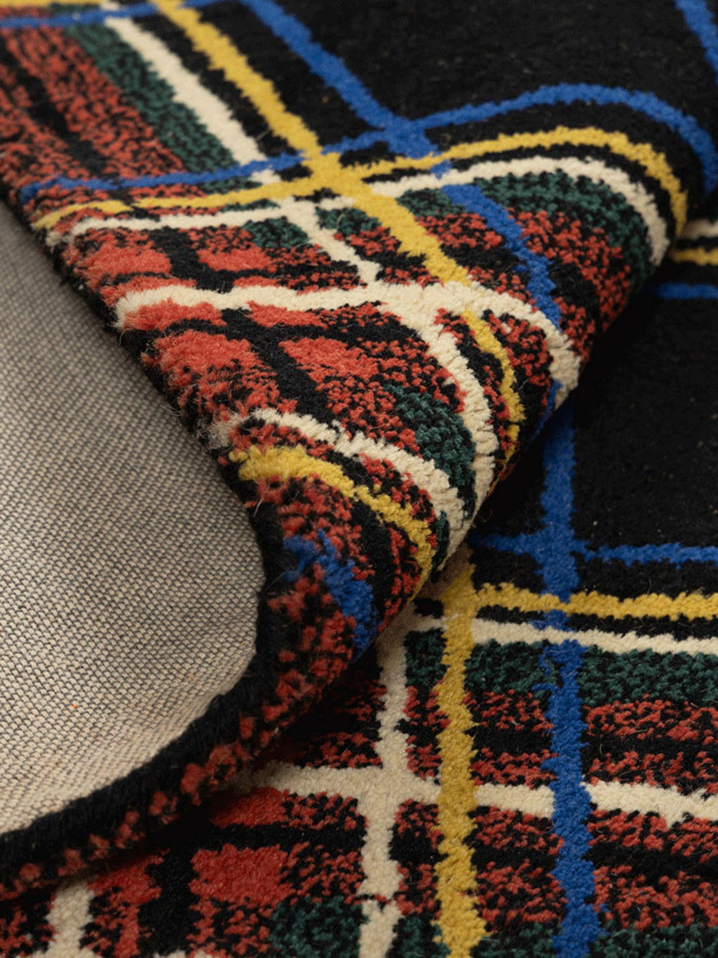 Paroha Wool Tufted Carpet Contrast Living