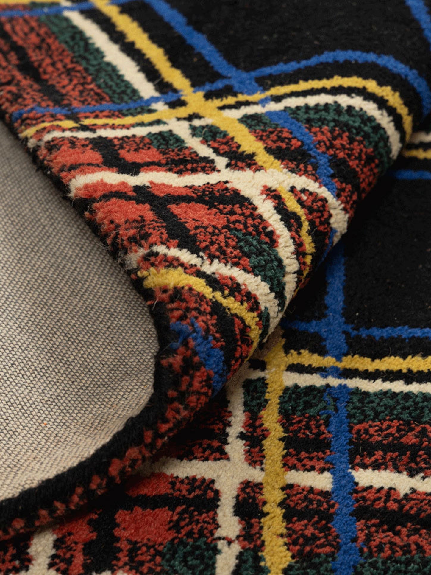 Paroha Wool Tufted Carpet Contrast Living