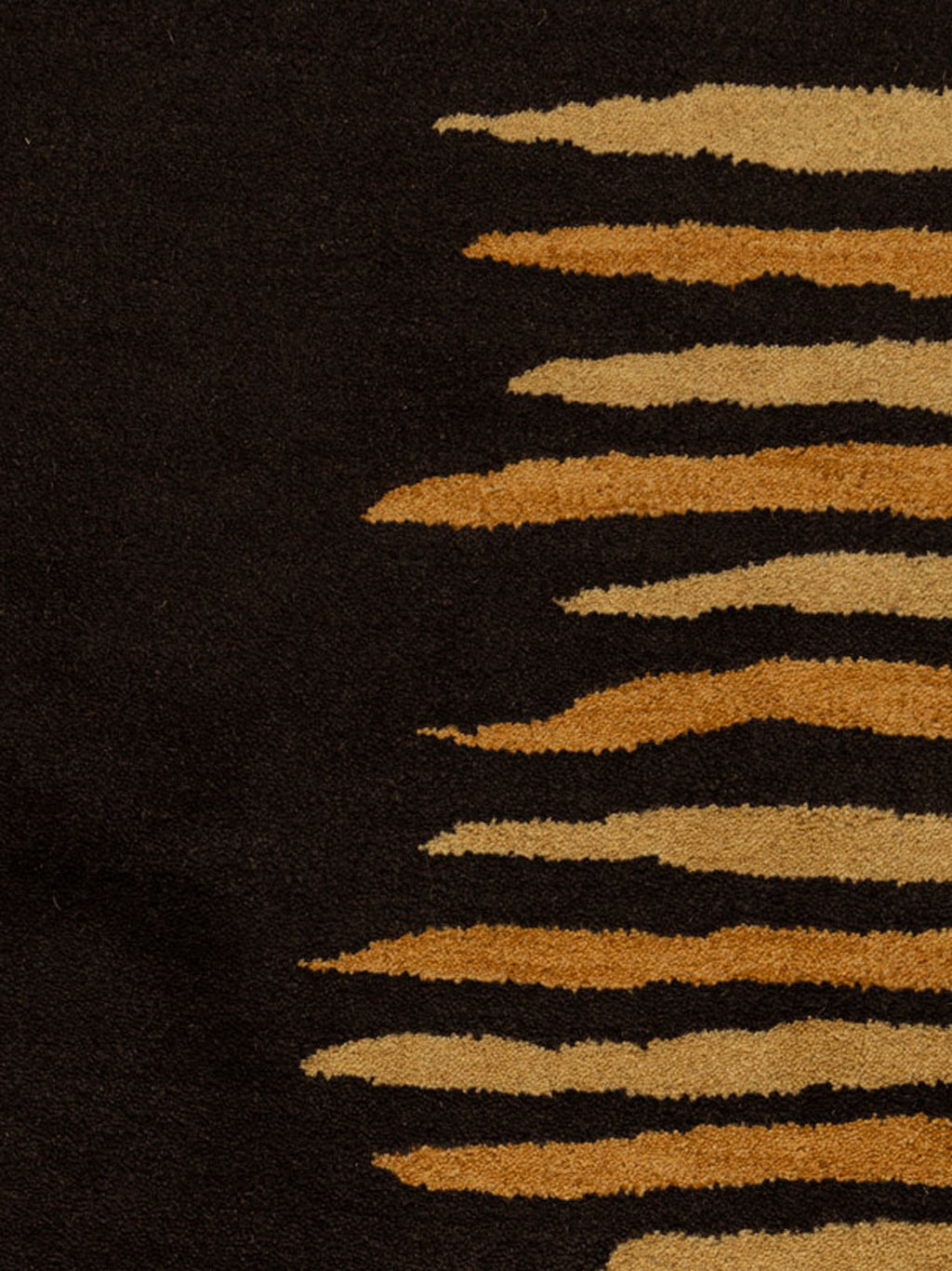 Mangalsen Wool Tufted Carpet Contrast Living