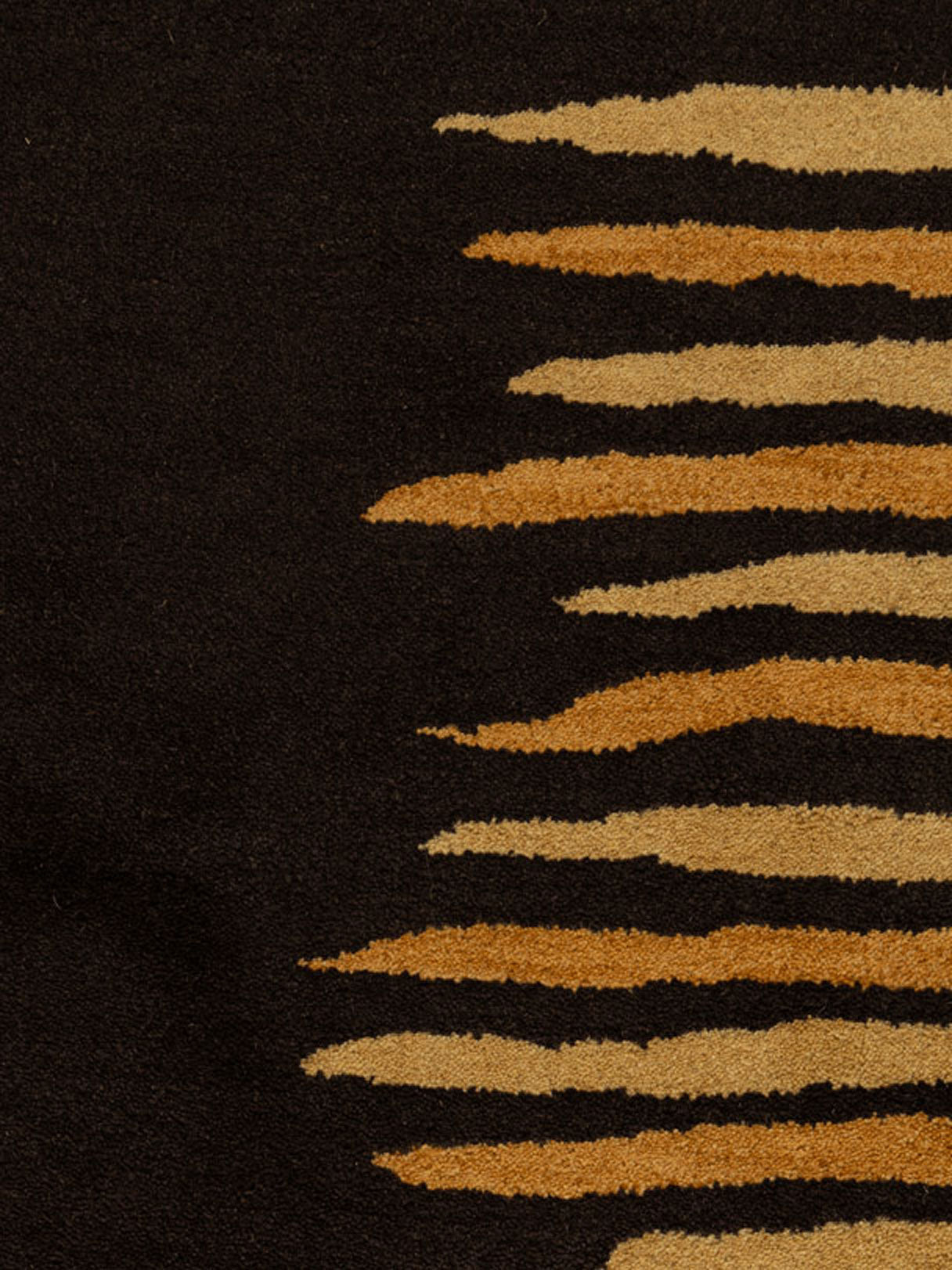 Mangalsen Wool Tufted Carpet Contrast Living