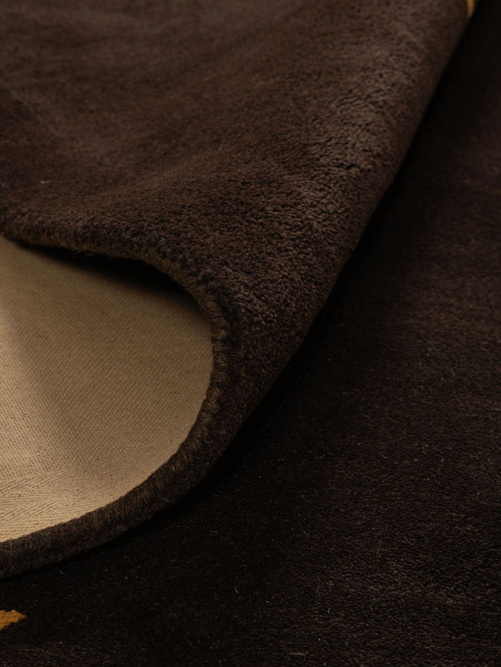 Mangalsen Wool Tufted Carpet Contrast Living
