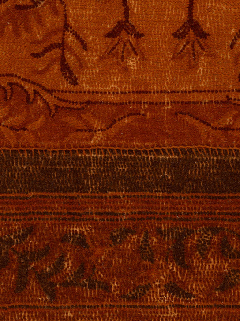 Shikhar Wool Tufted Carpet Contrast Living
