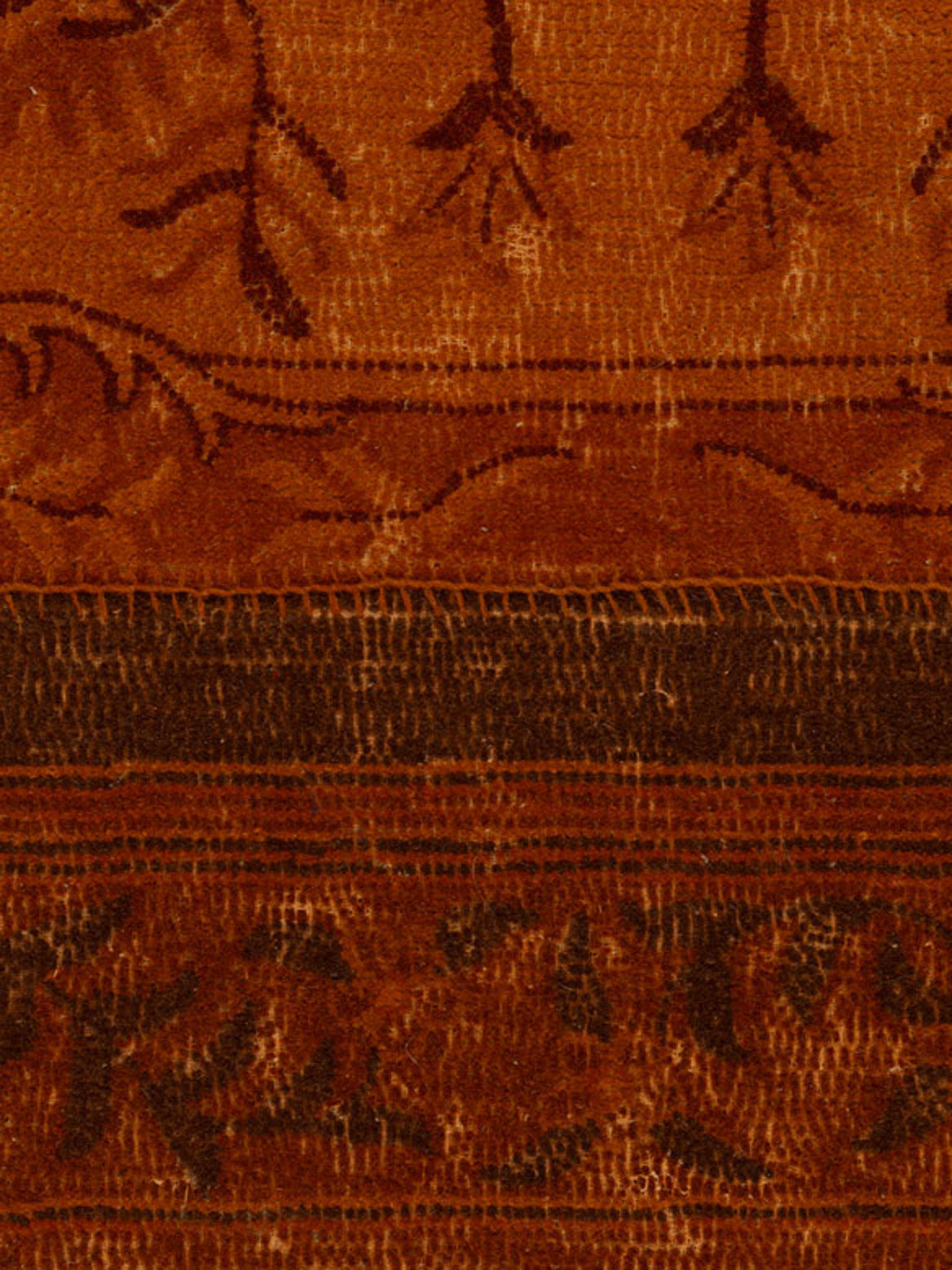 Shikhar Wool Tufted Carpet Contrast Living