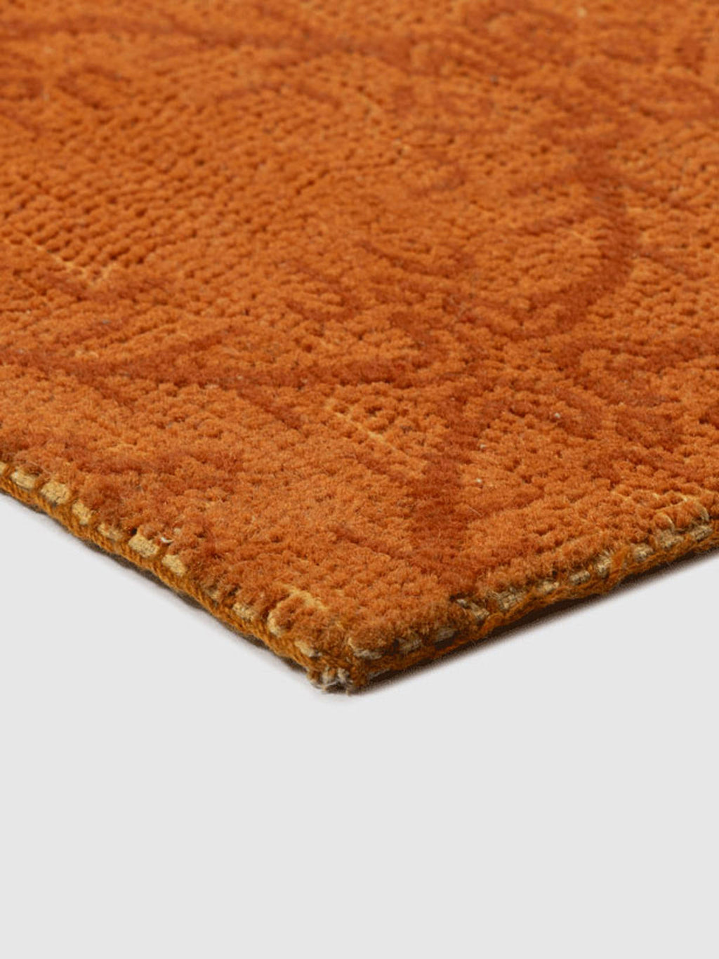 Shikhar Wool Tufted Carpet Contrast Living
