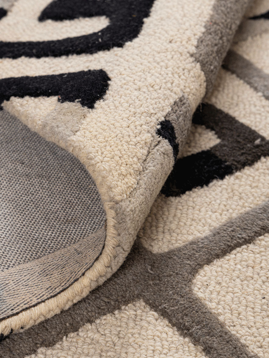 Kalaiya Wool Tufted Carpet Contrast Living