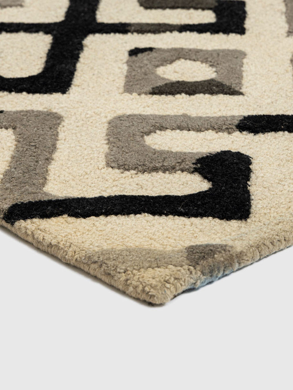Kalaiya Wool Tufted Carpet Contrast Living