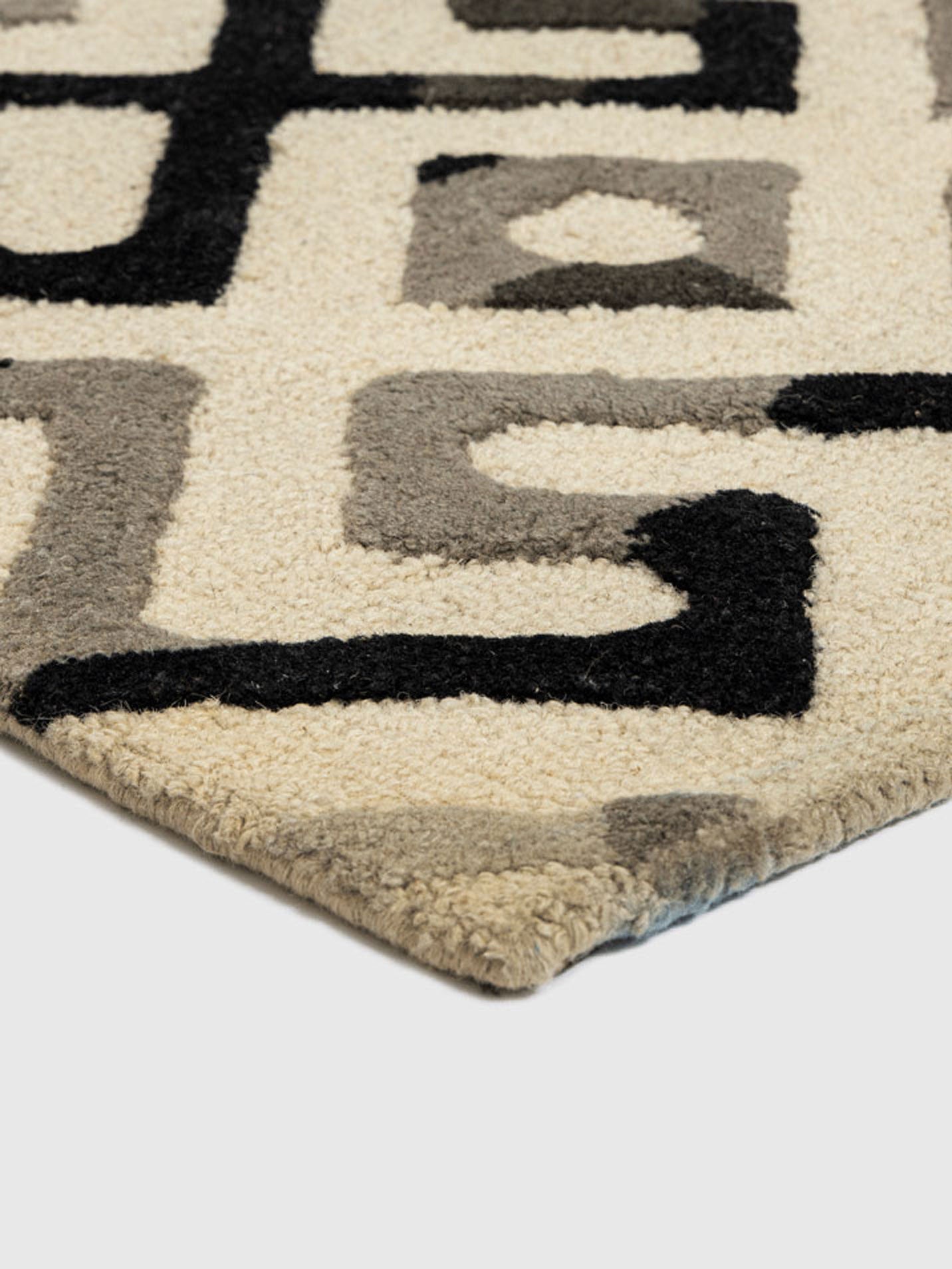 Kalaiya Wool Tufted Carpet Contrast Living