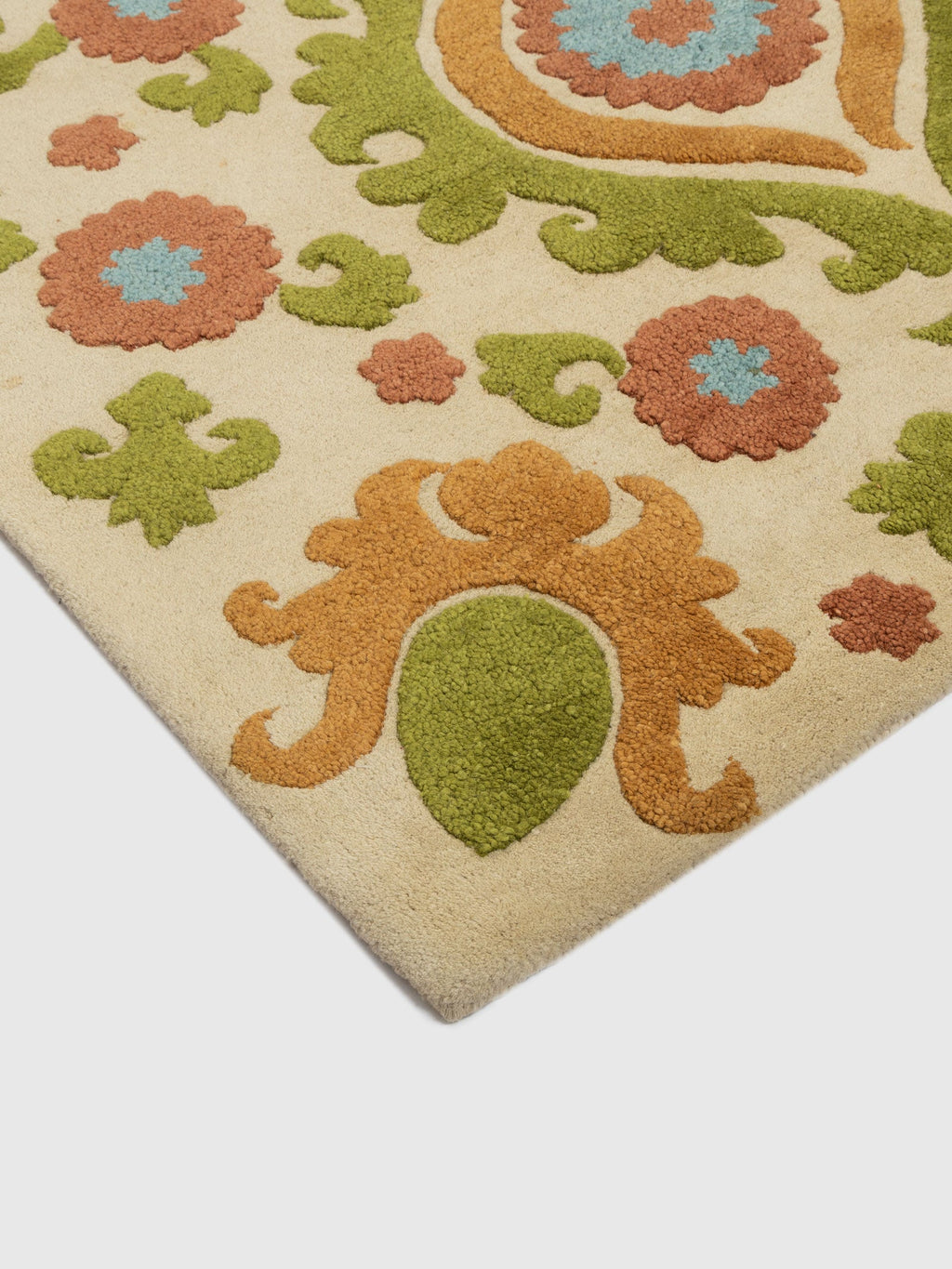 Kisona Wool Tufted Carpet Contrast Living