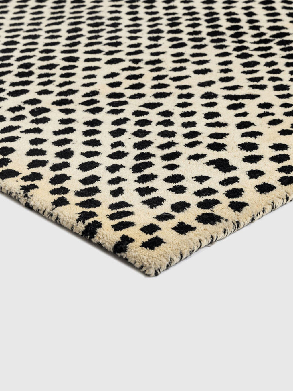 Chitra Wool Tufted Carpet Contrast Living