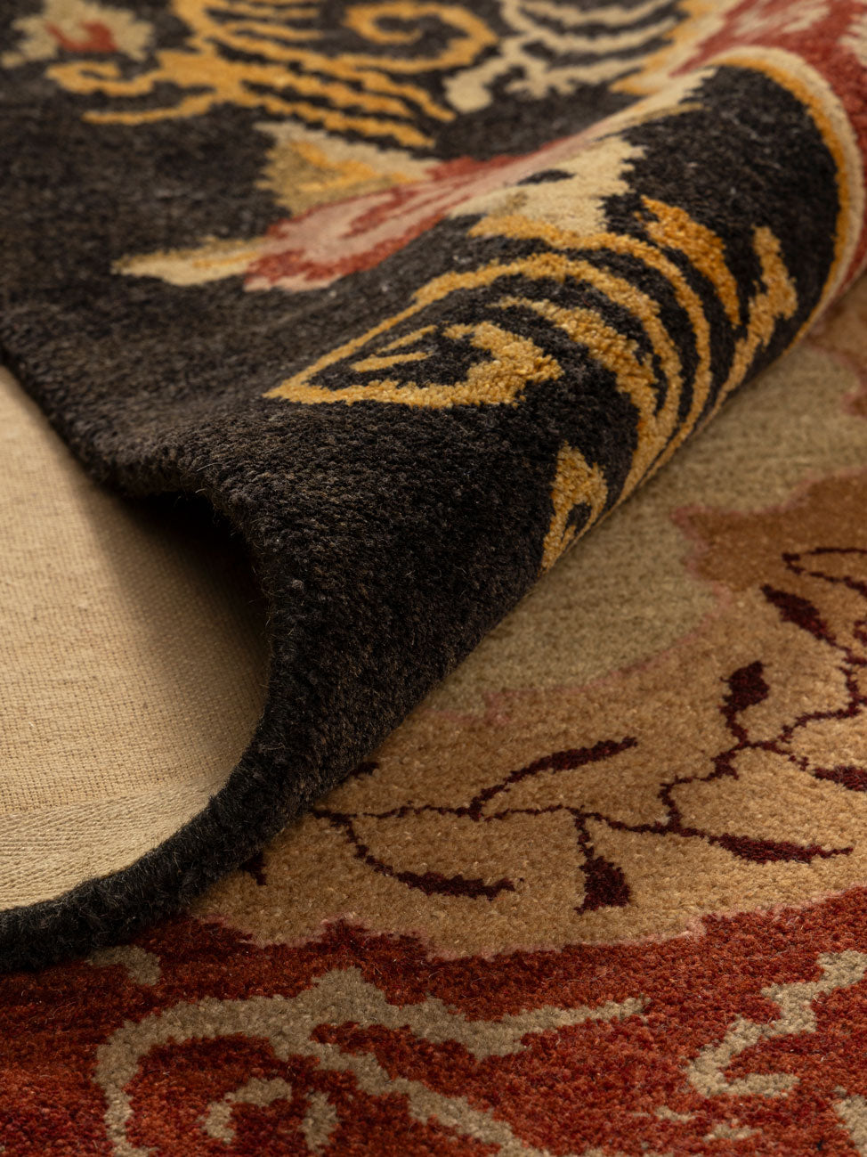 Narlai Wool Tufted Carpet Contrast Living