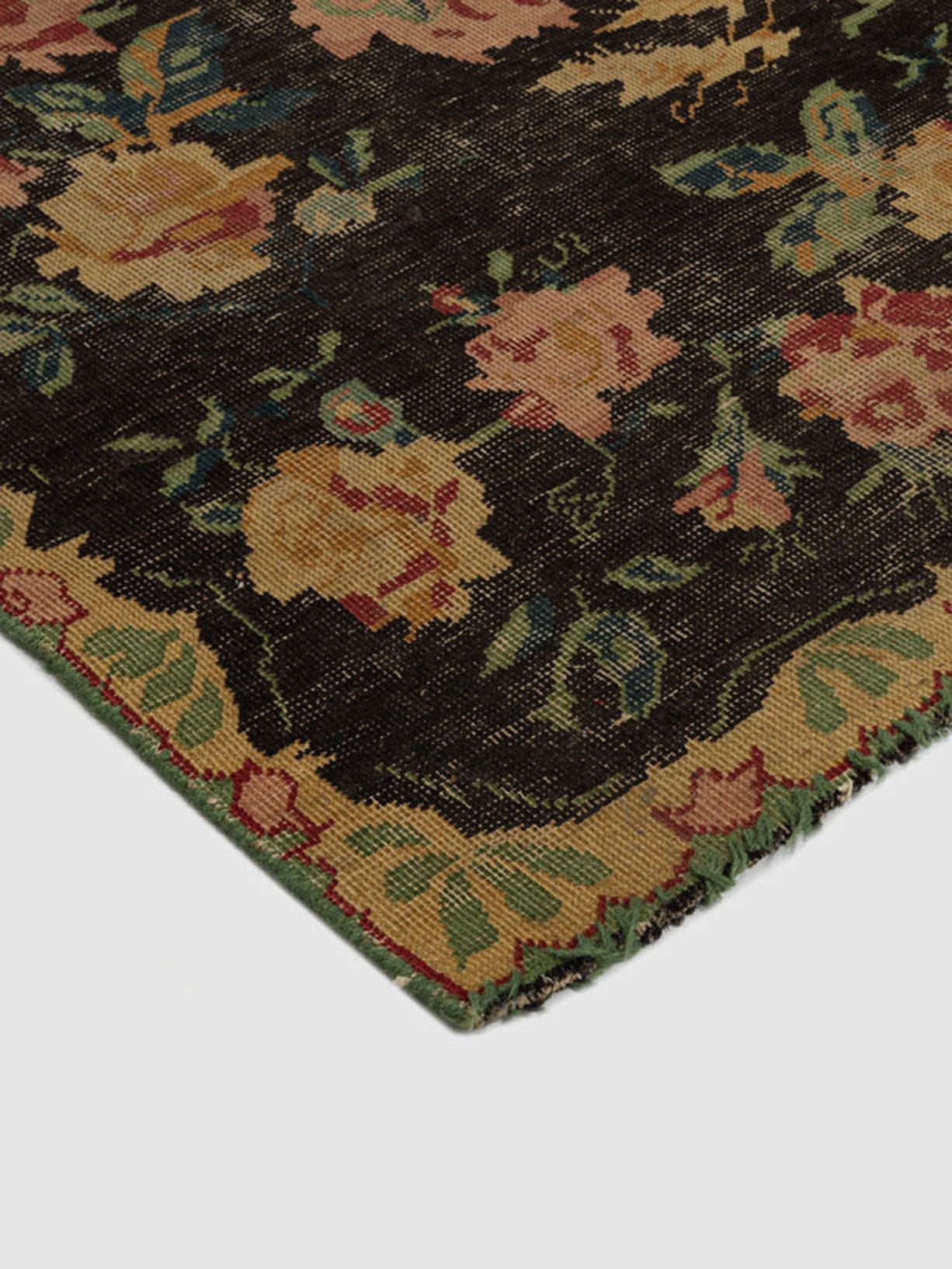 Bhirkot Wool Knotted Carpet Contrast Living
