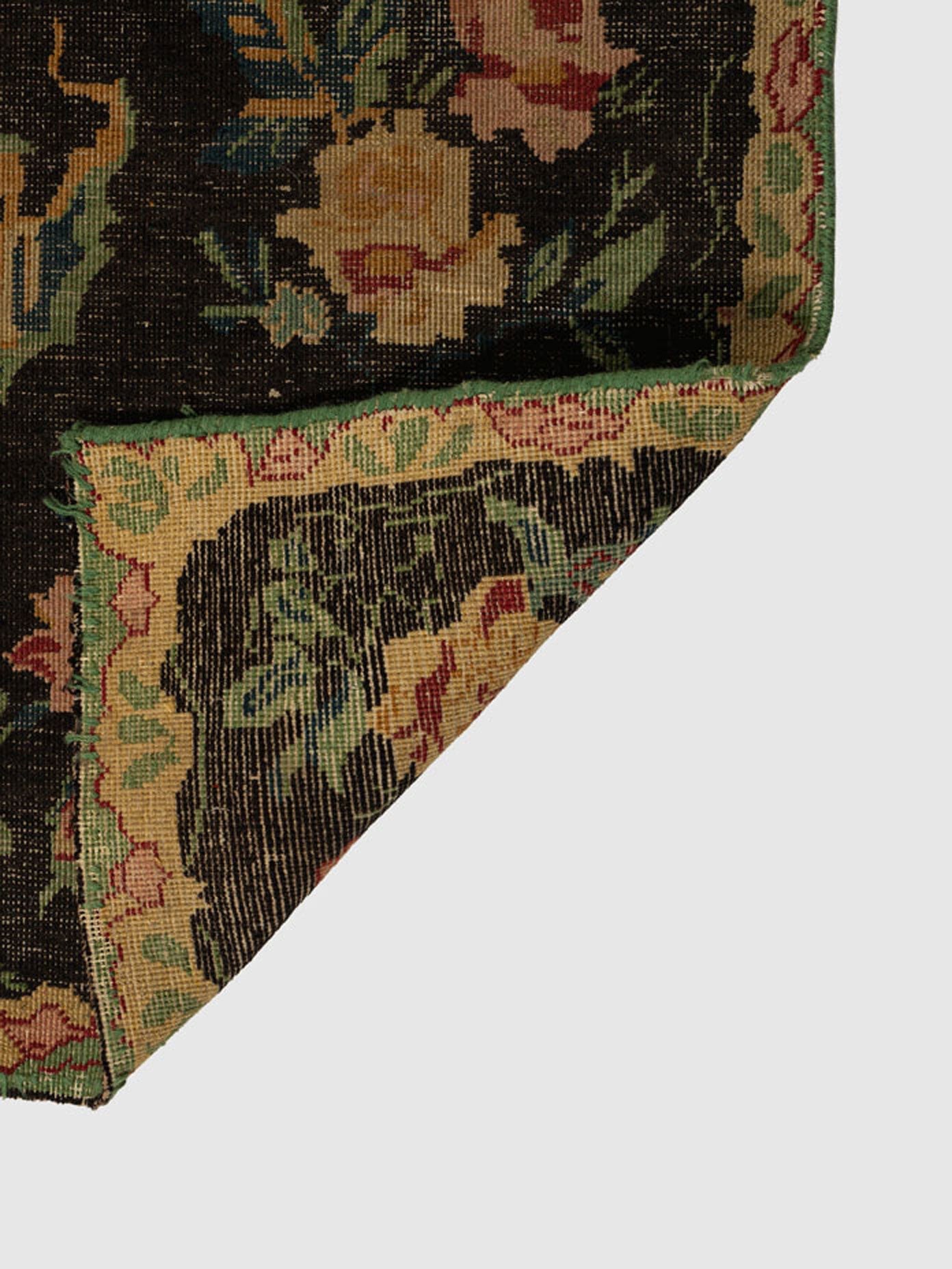 Bhirkot Wool Knotted Carpet Contrast Living