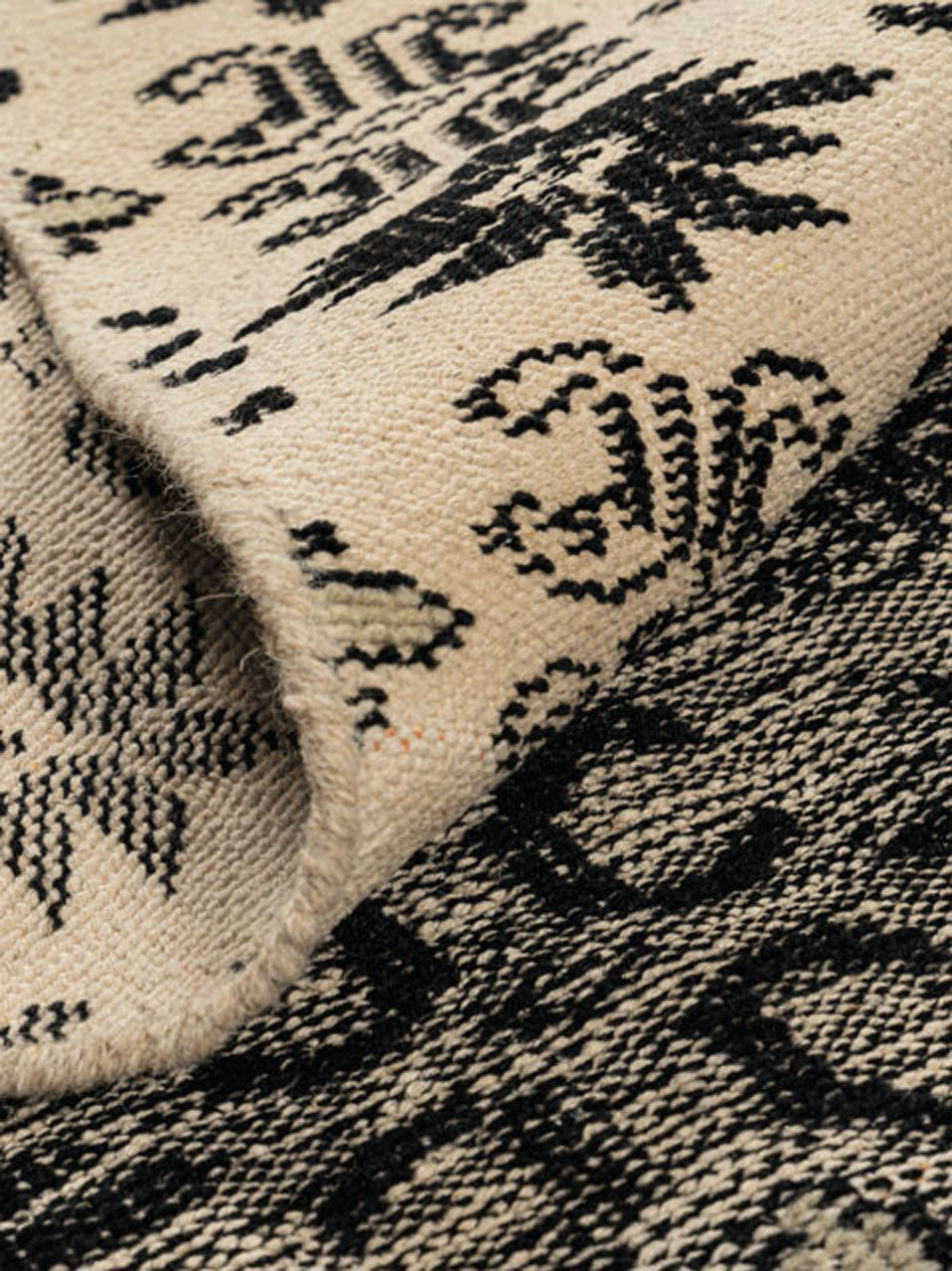 Rainas Wool Knotted Carpet Contrast Living