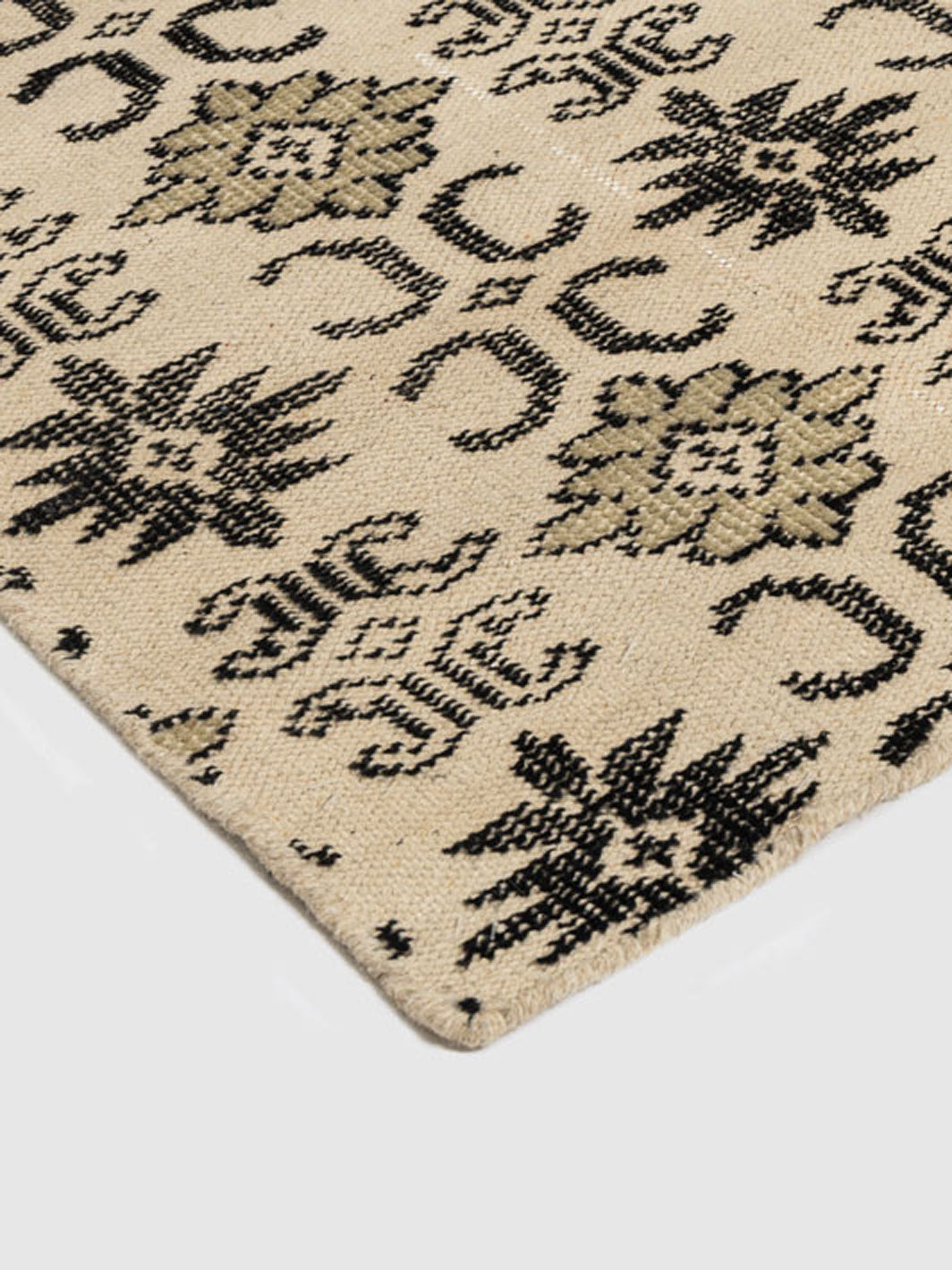 Rainas Wool Knotted Carpet Contrast Living