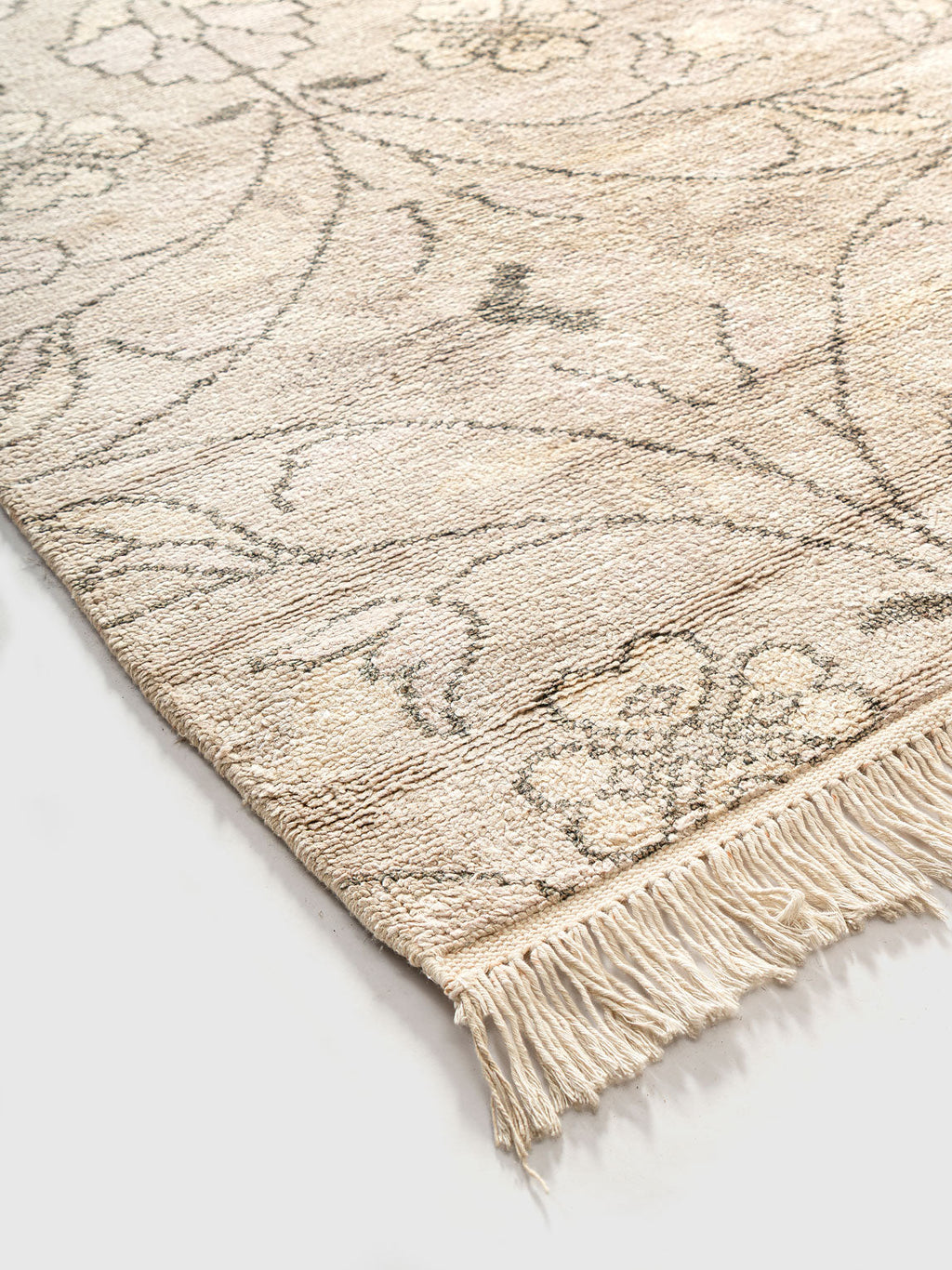 Trakar Viscose Hand Knotted Carpet Contrast Living