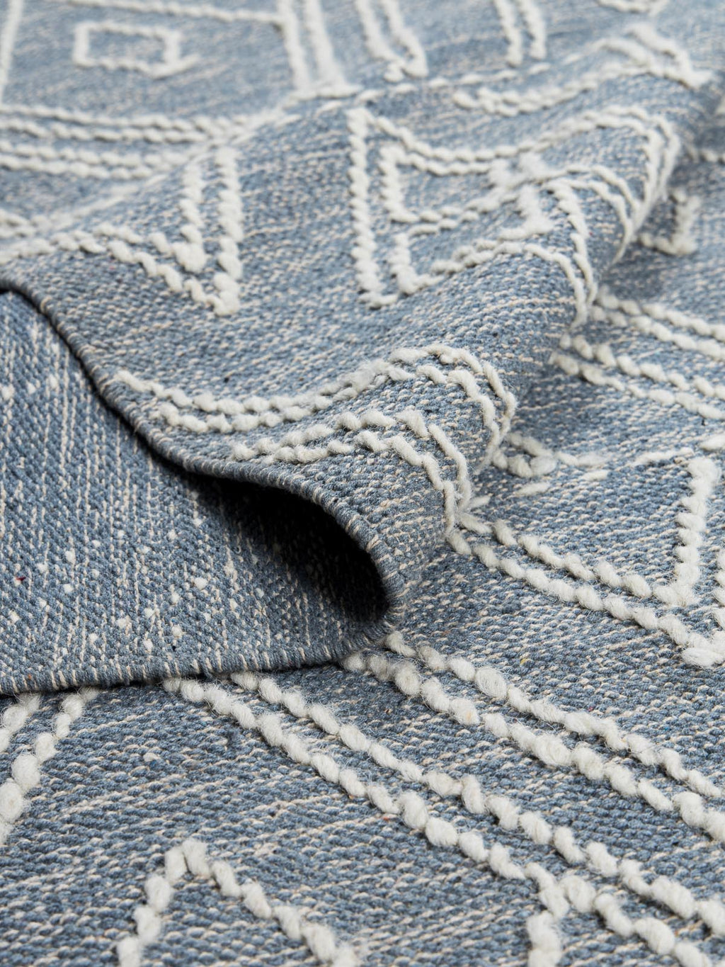 Maeri Wool Rug Contrast Living