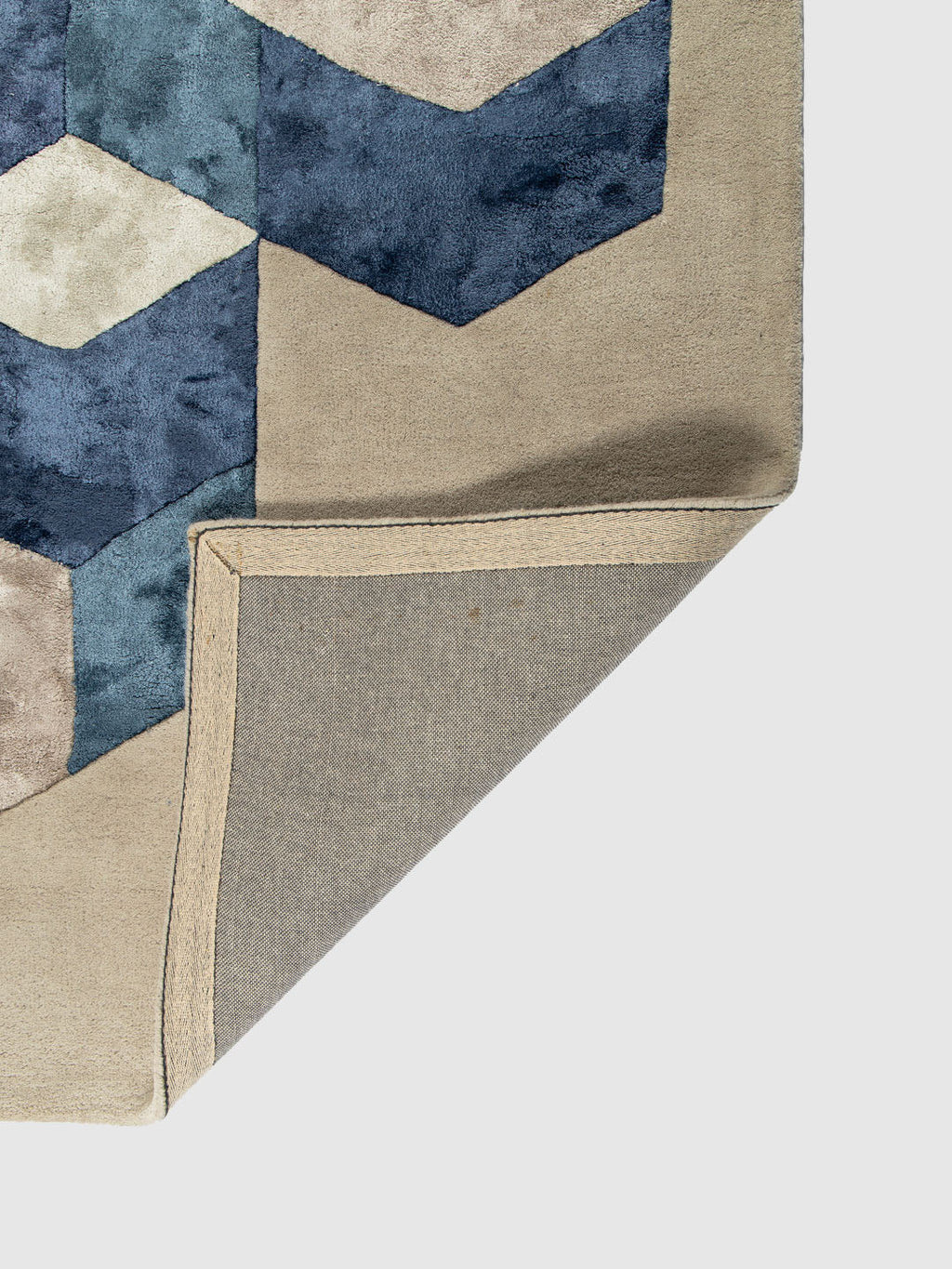 Kuruba Viscose Tufted Carpet Contrast Living