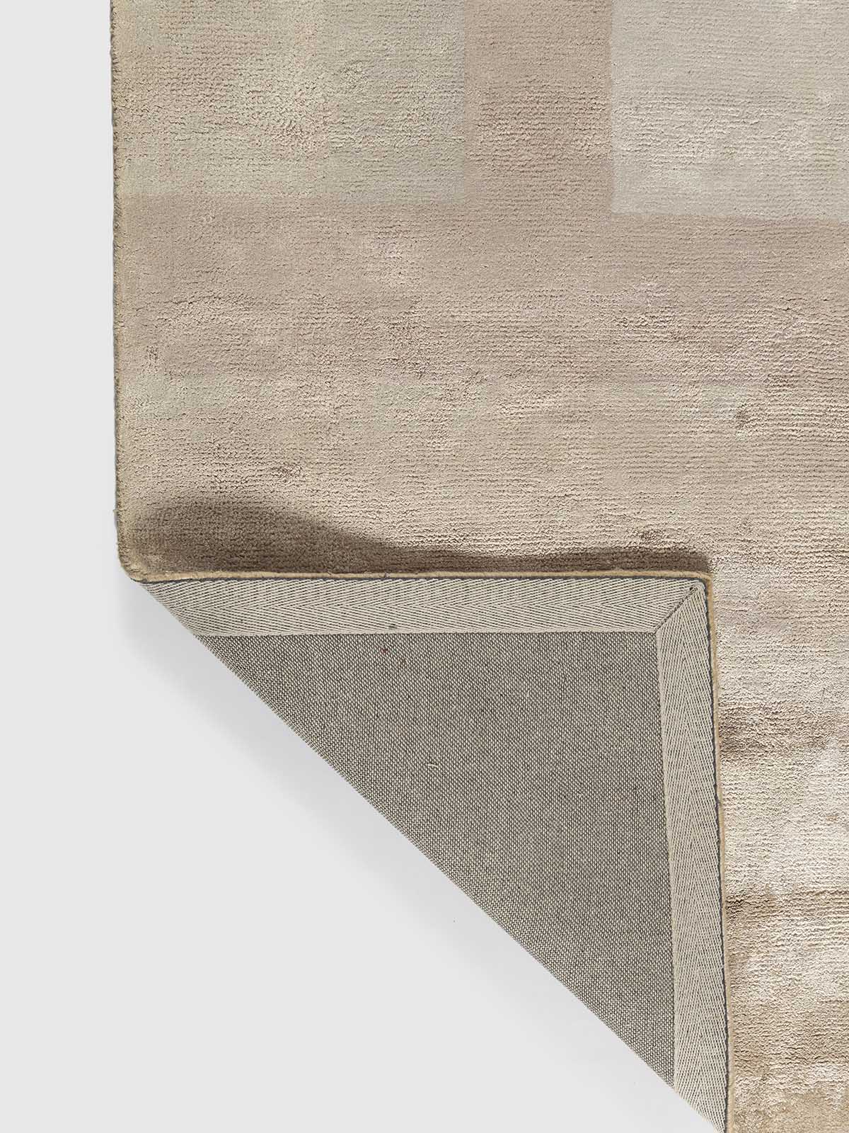 Ekaraga Viscose Tufted Carpet Contrast Living