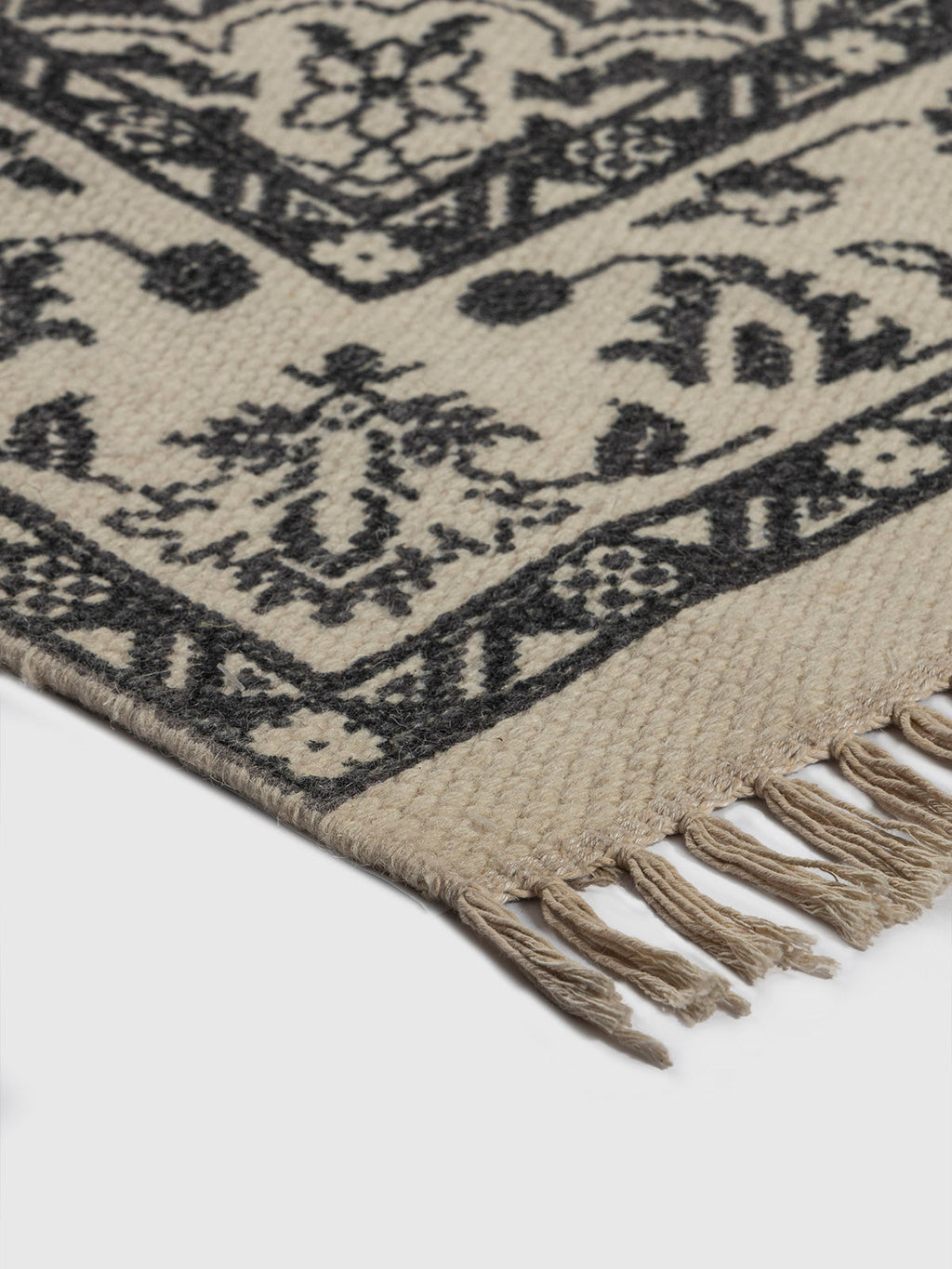 Vanaangan Wool Printed Rug Contrast Living