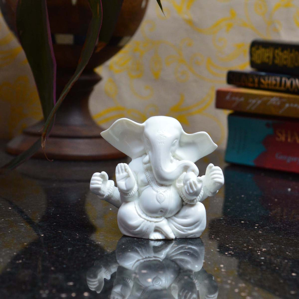 White Chaturbhuj Lord Ganesha Kafalo