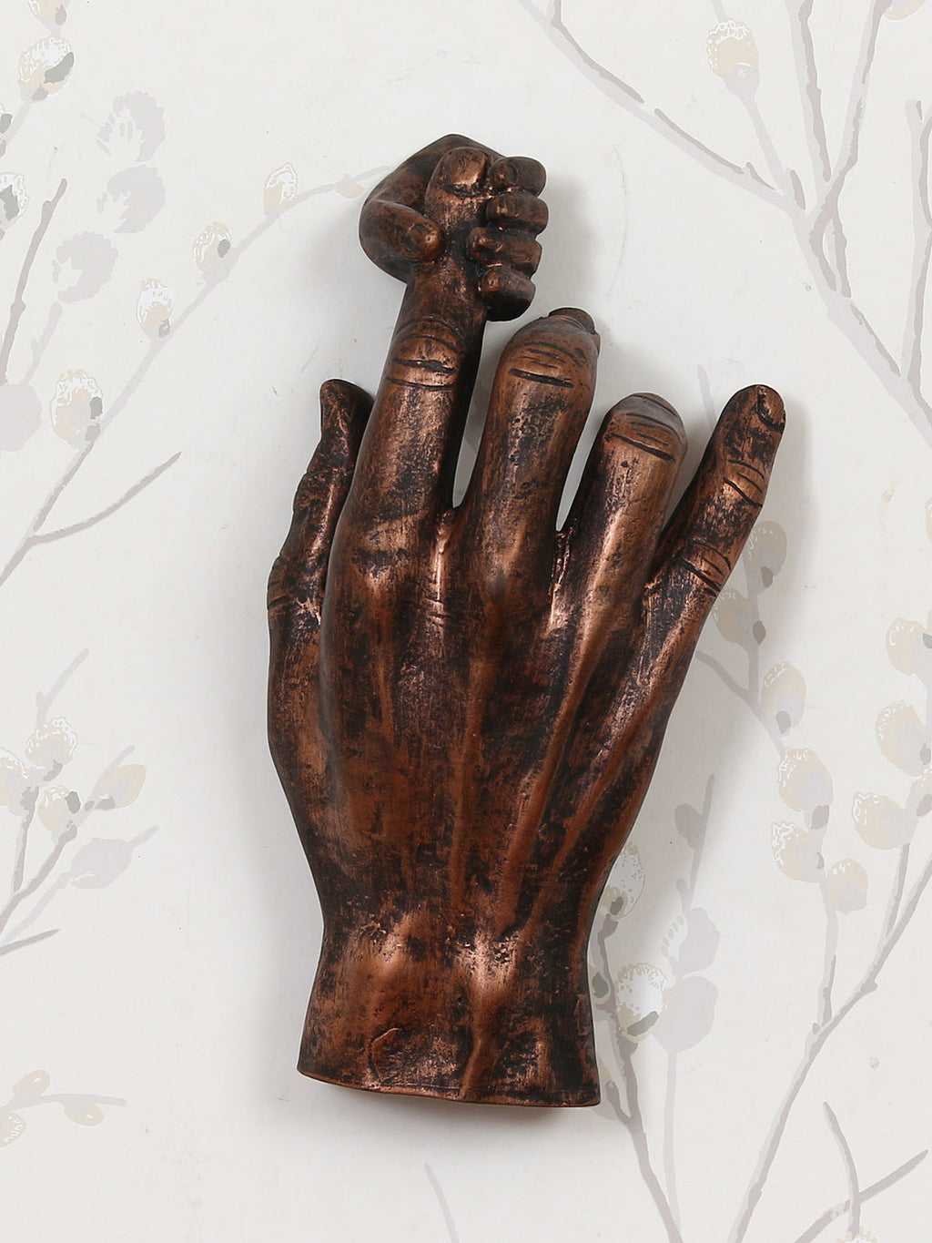 Brown Polyresin Baby Hand Holding Father's Finger Decorative Wall Hanging Figurine Kafalo