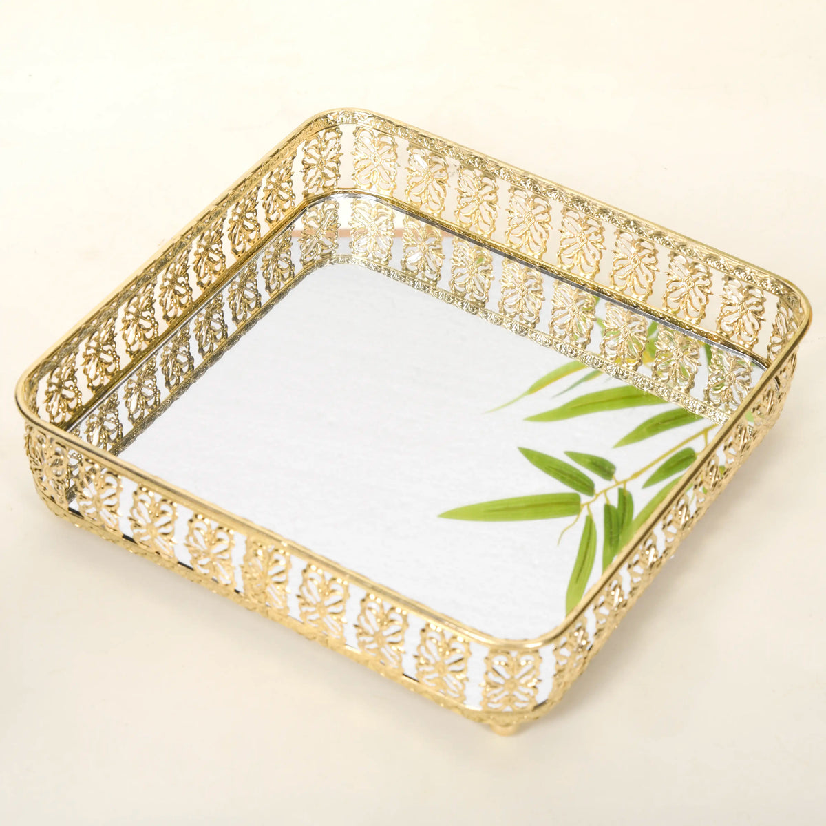 Golden Glass Gift Hamper Set of 4 Nestasia