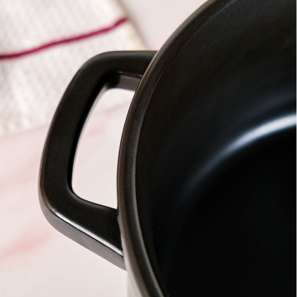 Matte Black Ceramic Cocotte Cooking Pot 4200ml Nestasia