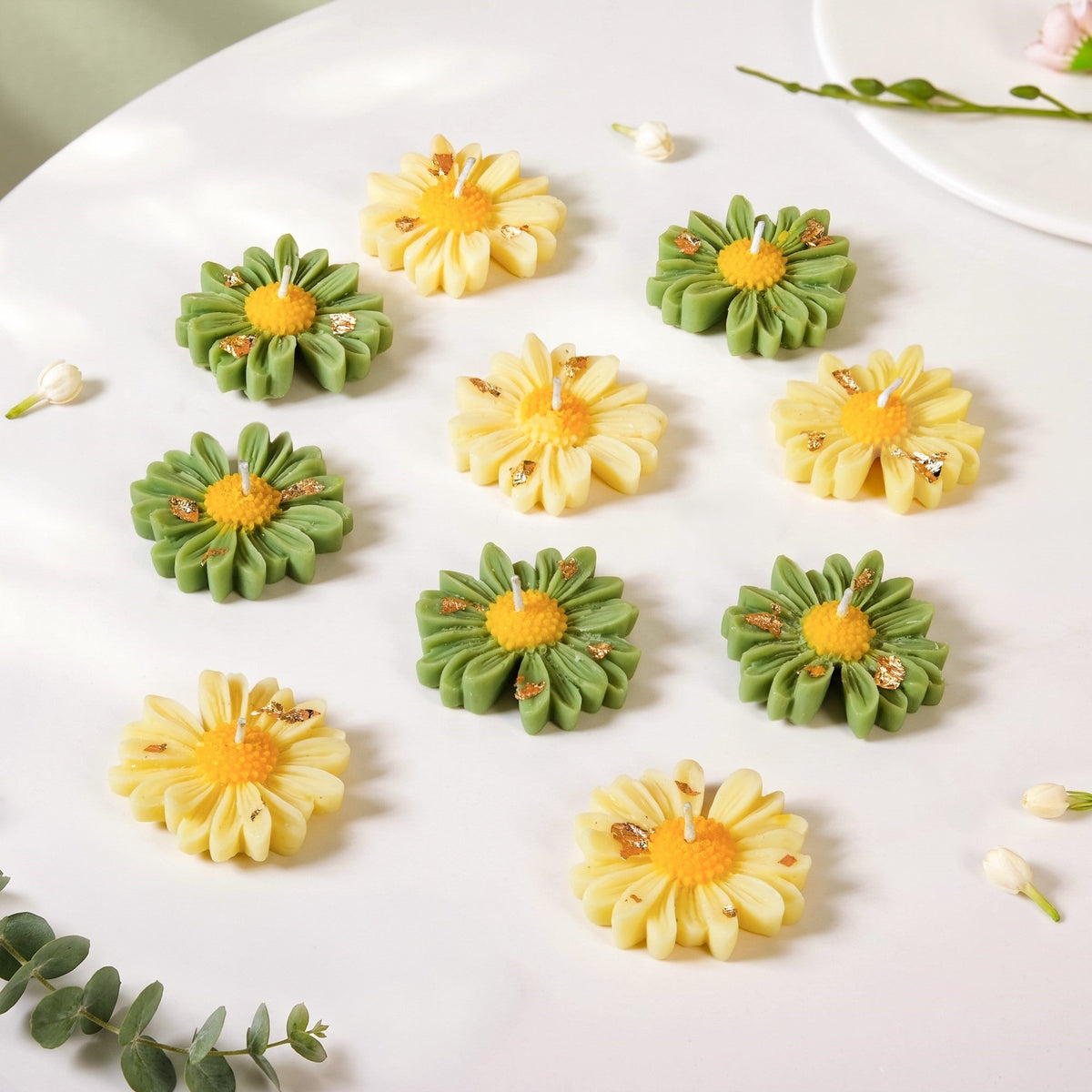 Daisy Floating Candle Set Of 10 In Gift Box With Gold Foil Flowers Nestasia