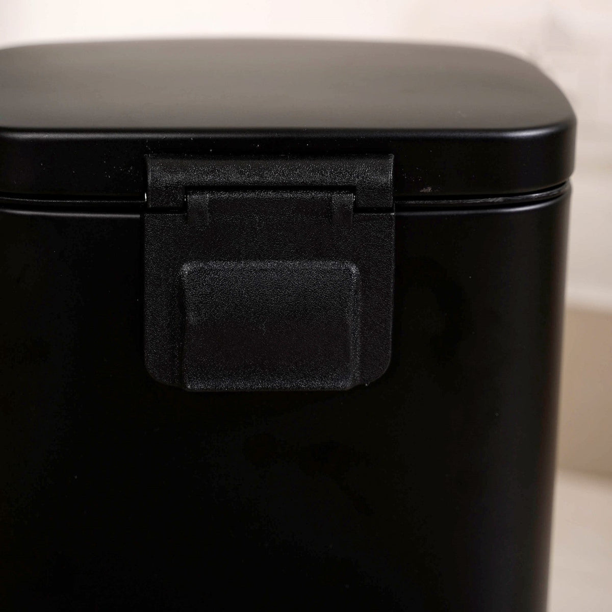 Dustro Metal Pedal Dustbin Black 5000ml Nestasia