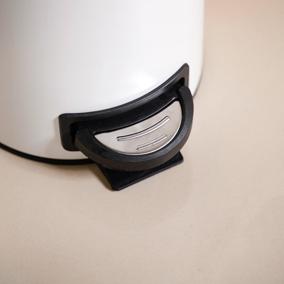 Clean Curve White Metal Dustbin With Removable Bucket 7000ml Nestasia