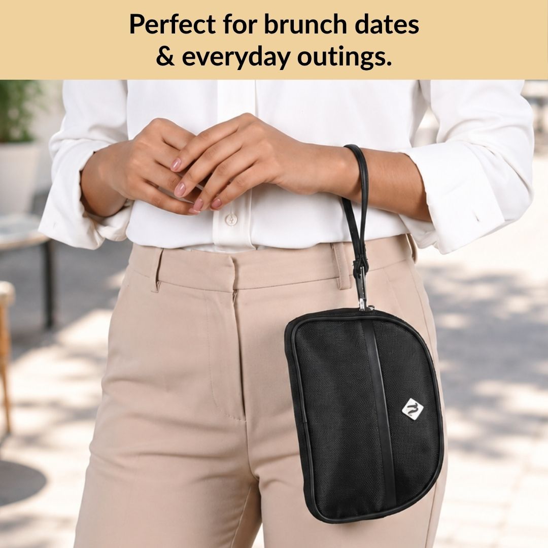 Signature Wristlet Wallet Black Nestasia