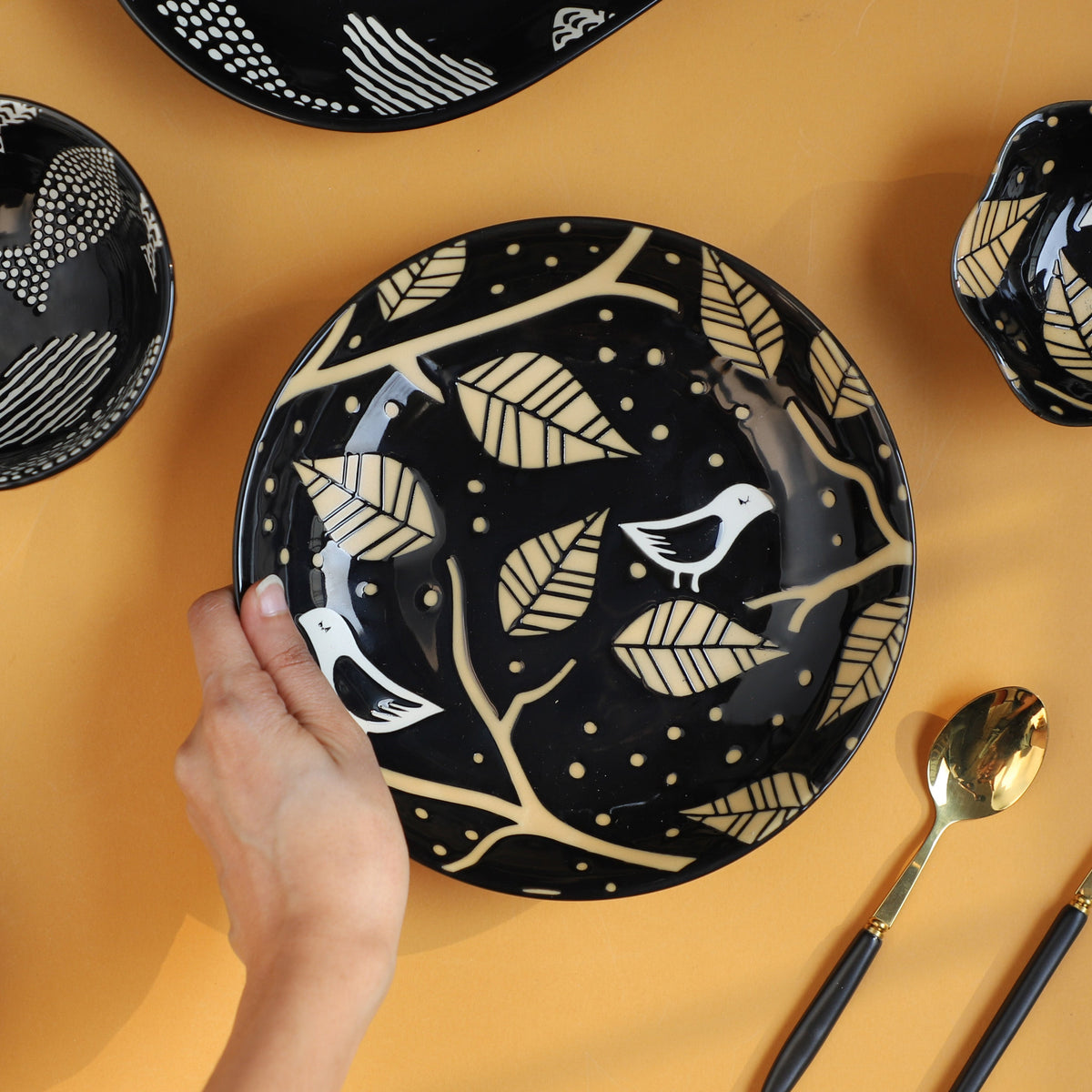 Natura Plates Black Nestasia