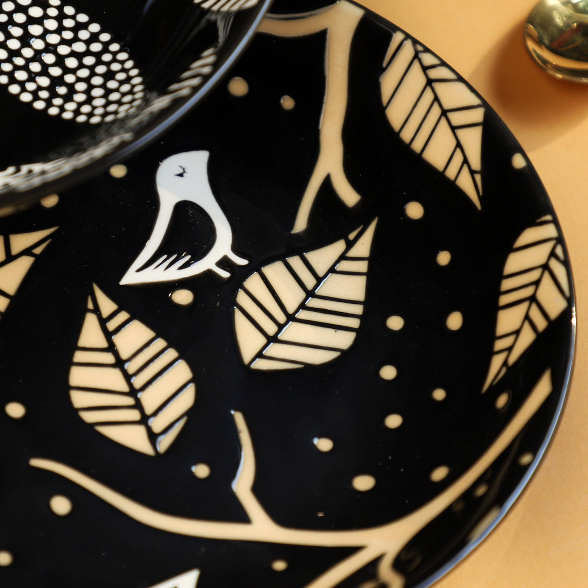 Natura Plates Black Nestasia