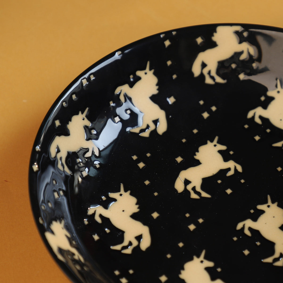 Natura Plates Black Nestasia