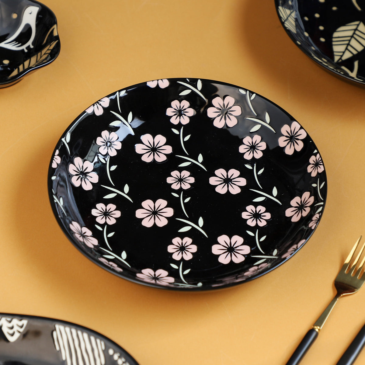 Natura Plates Black Nestasia