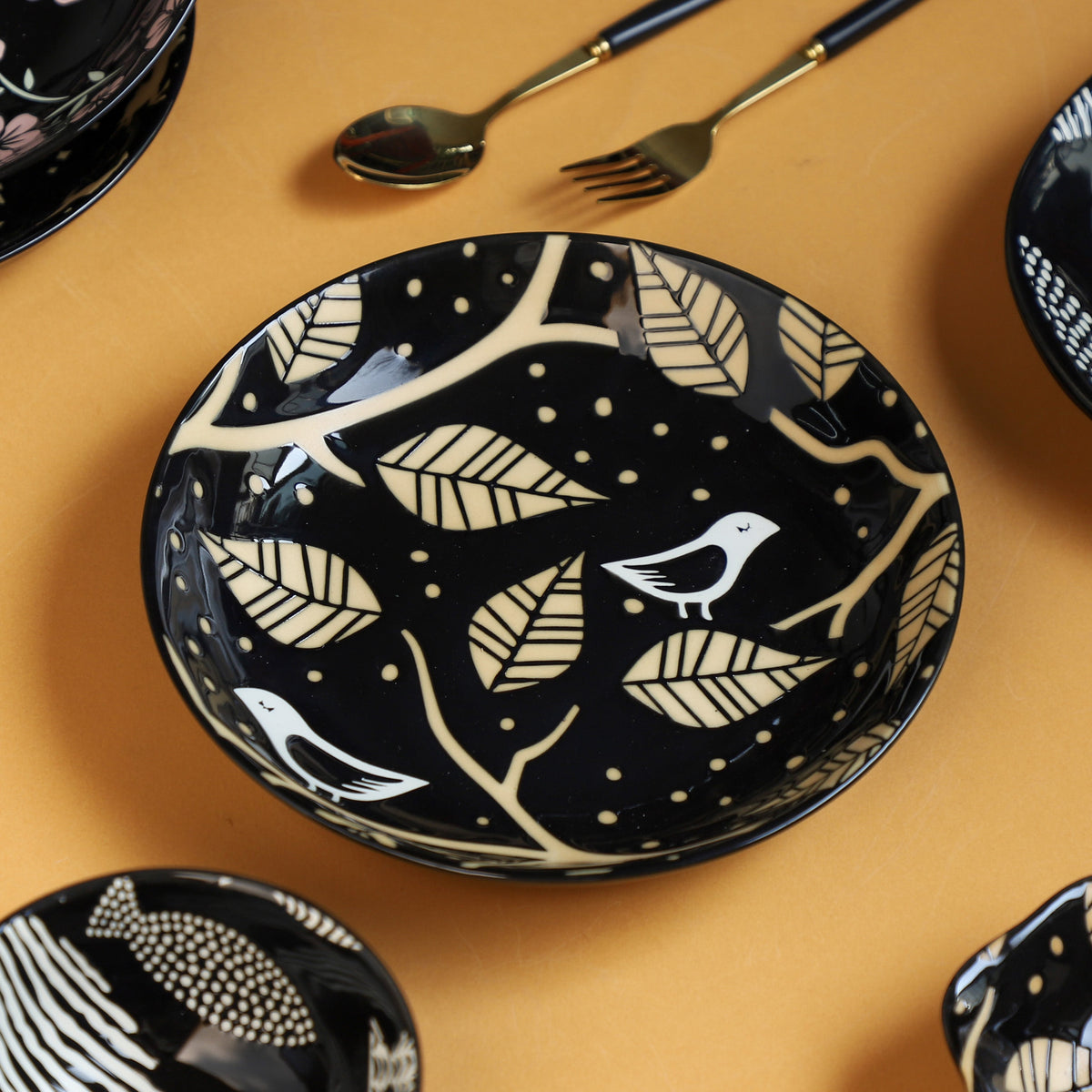 Natura Plates Black Nestasia