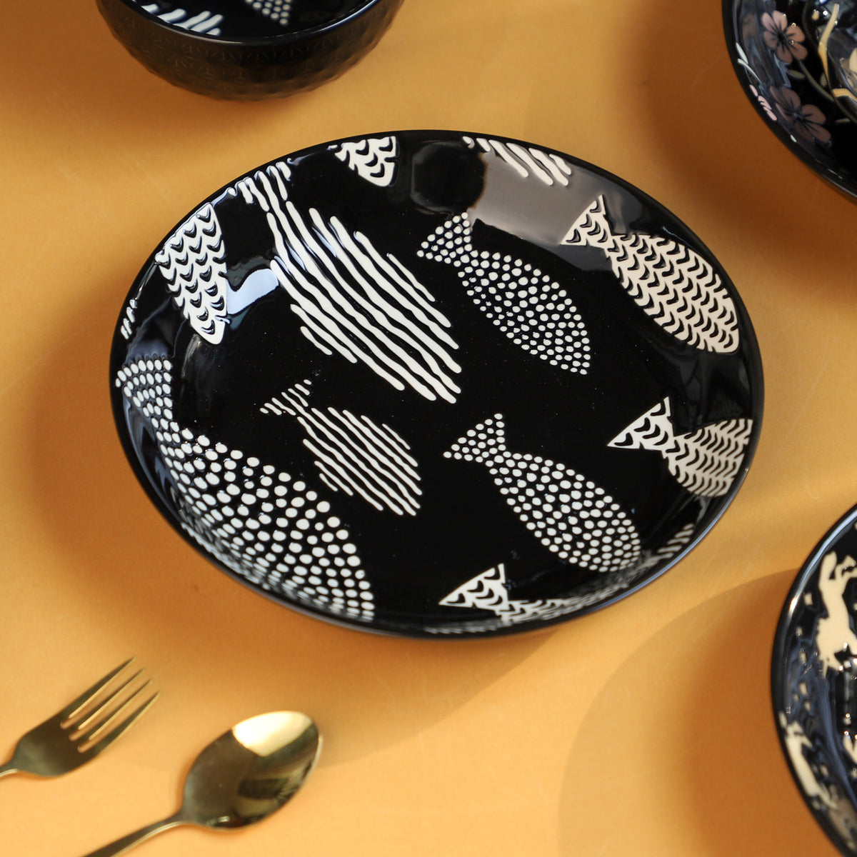 Natura Plates Black Nestasia