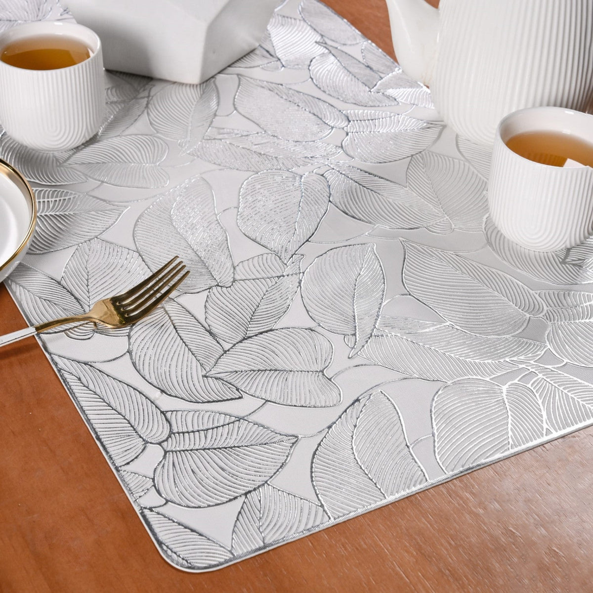 Opulent Leaf Silver Table Runner 91x35cm Nestasia