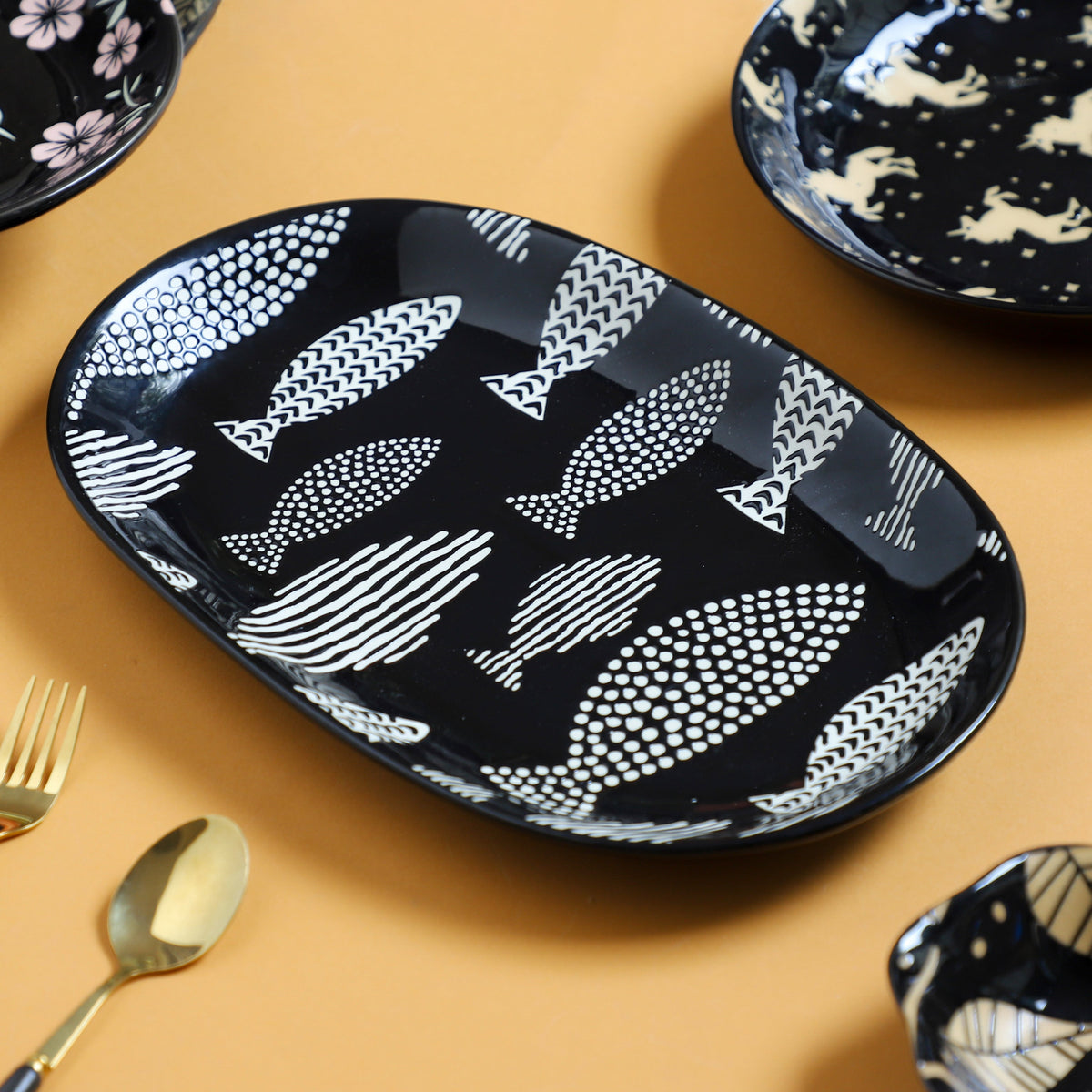 Oval Plates Black Nestasia